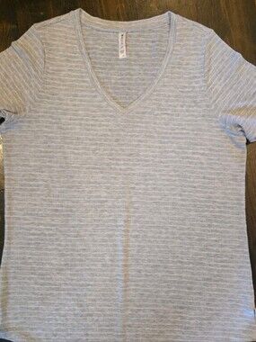 Athleta Breezy Striped V Neck Tee Heather Grey Short Sleeve Top Size LT